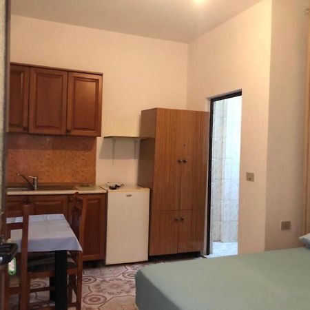 Vila Osmenaj Rent Room Or Apartment Vlorë Exterior foto